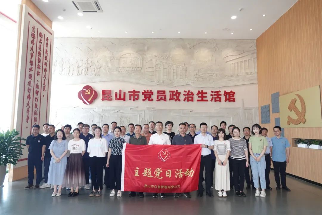 化工公司網(wǎng)站模板,化工公司網(wǎng)頁模板,響應(yīng)式模板,網(wǎng)站制作,網(wǎng)站建站 圖片