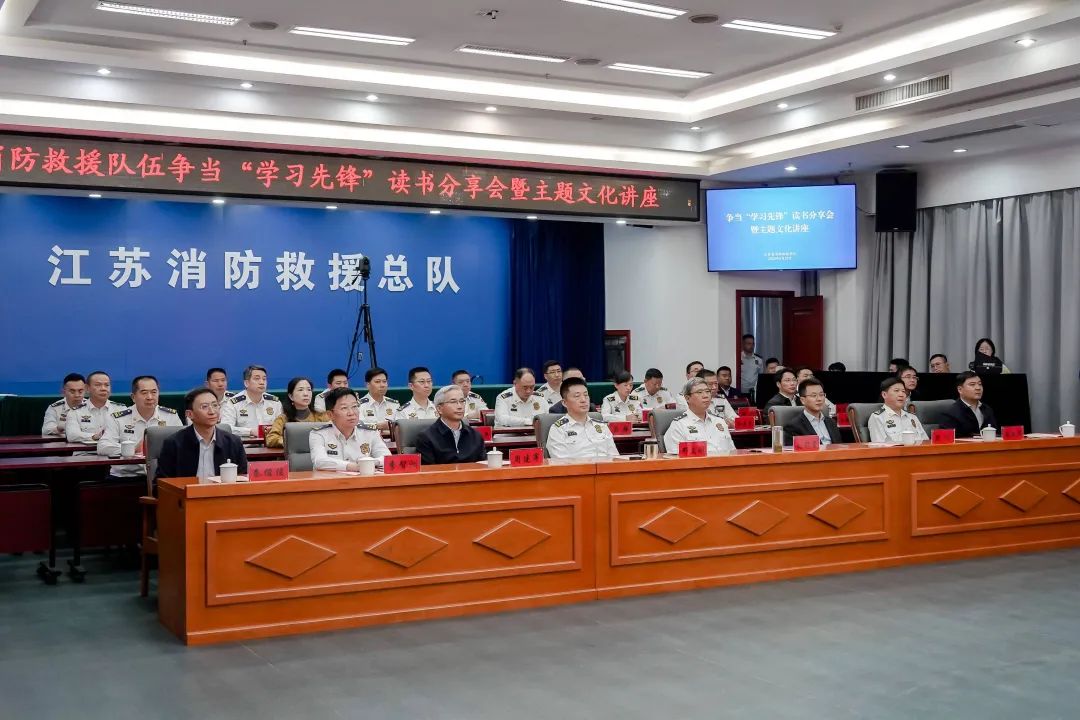 化工公司網(wǎng)站模板,化工公司網(wǎng)頁(yè)模板,響應(yīng)式模板,網(wǎng)站制作,網(wǎng)站建站 圖片